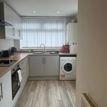 Twenty Eight רדקאר