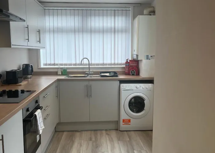 Twenty Eight רדקאר